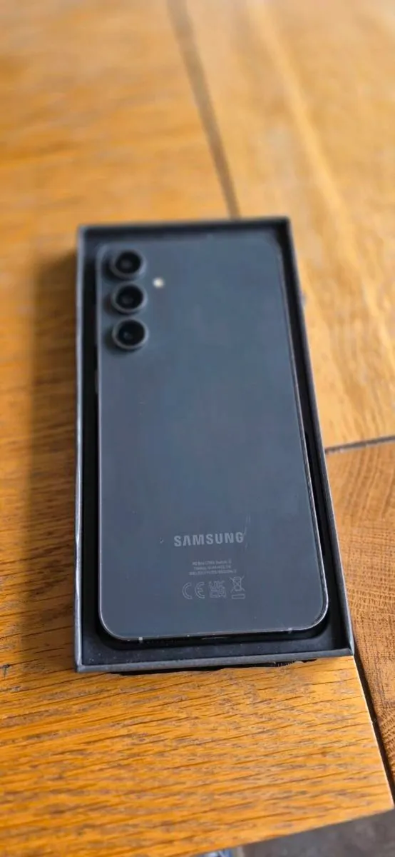 Samsung Galaxy S23 FE (unlocked) - Image 1
