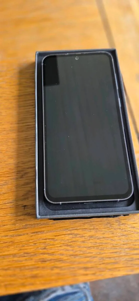 Samsung Galaxy S23 FE (unlocked) - Image 2