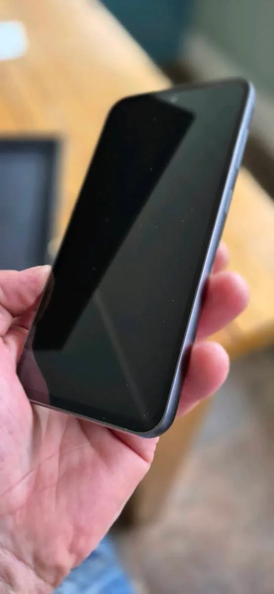 Samsung Galaxy S23 FE (unlocked) - Image 3