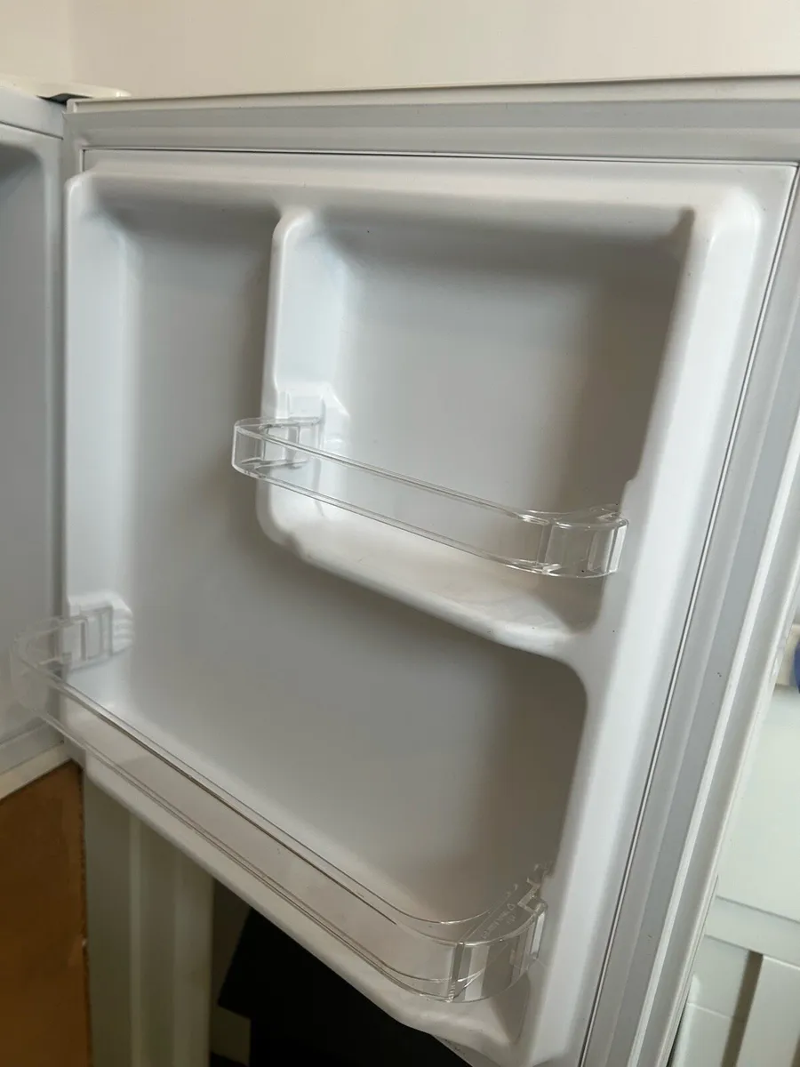 PowerPoint single door mini fridge - Image 3
