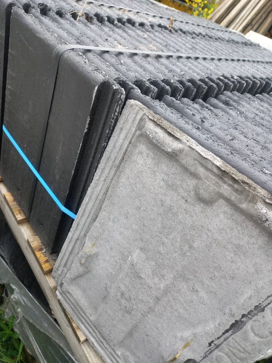 10paletts of  roof tiles plus matching ridges - Image 2