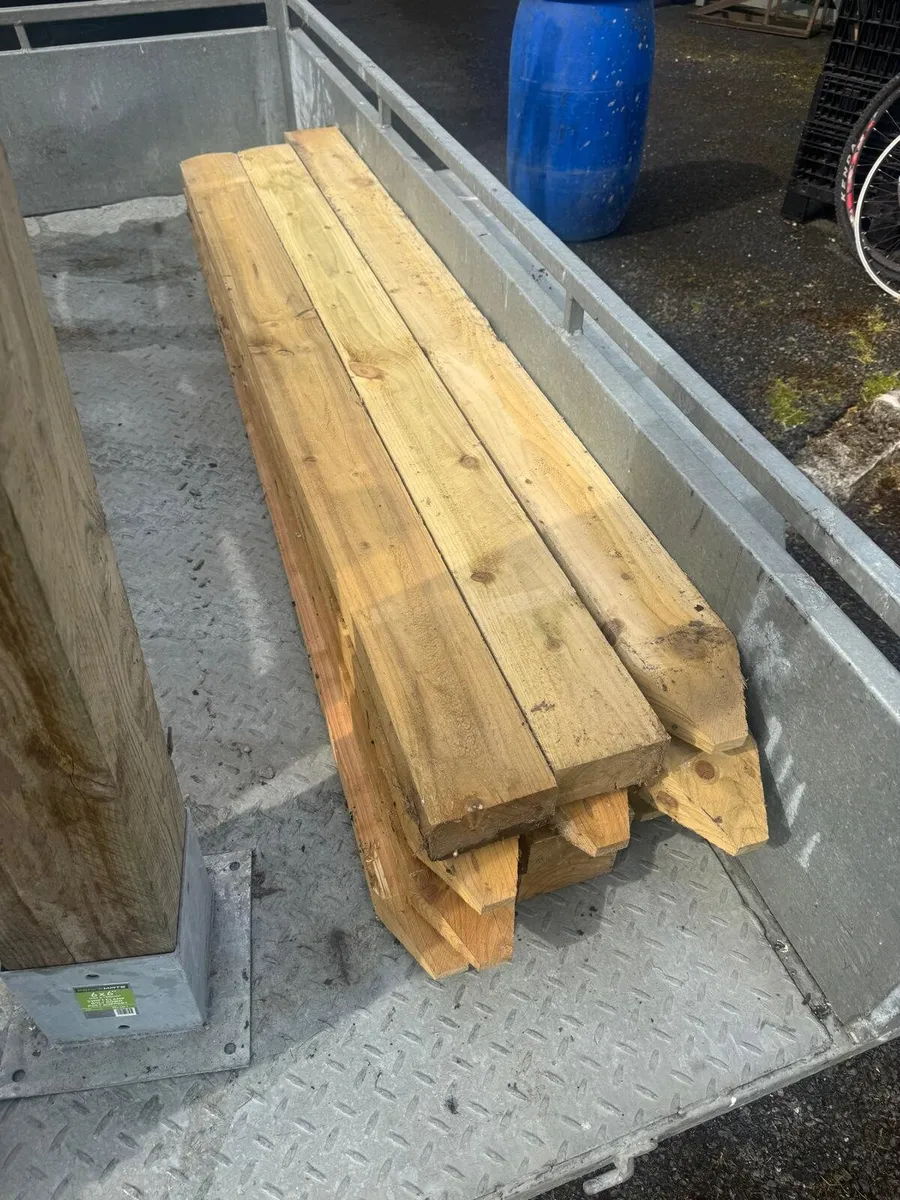 Timber gates and fence posts - Image 3