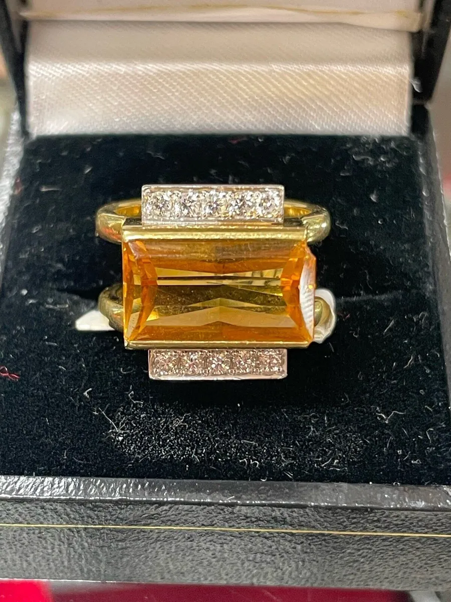 18k gold citrine ring with diamonds. - Image 1