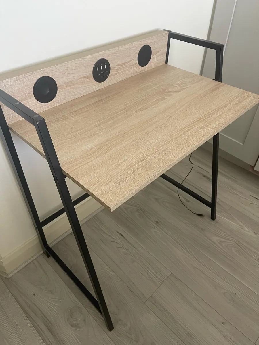 Desk with Bluetooth speakers - Image 2
