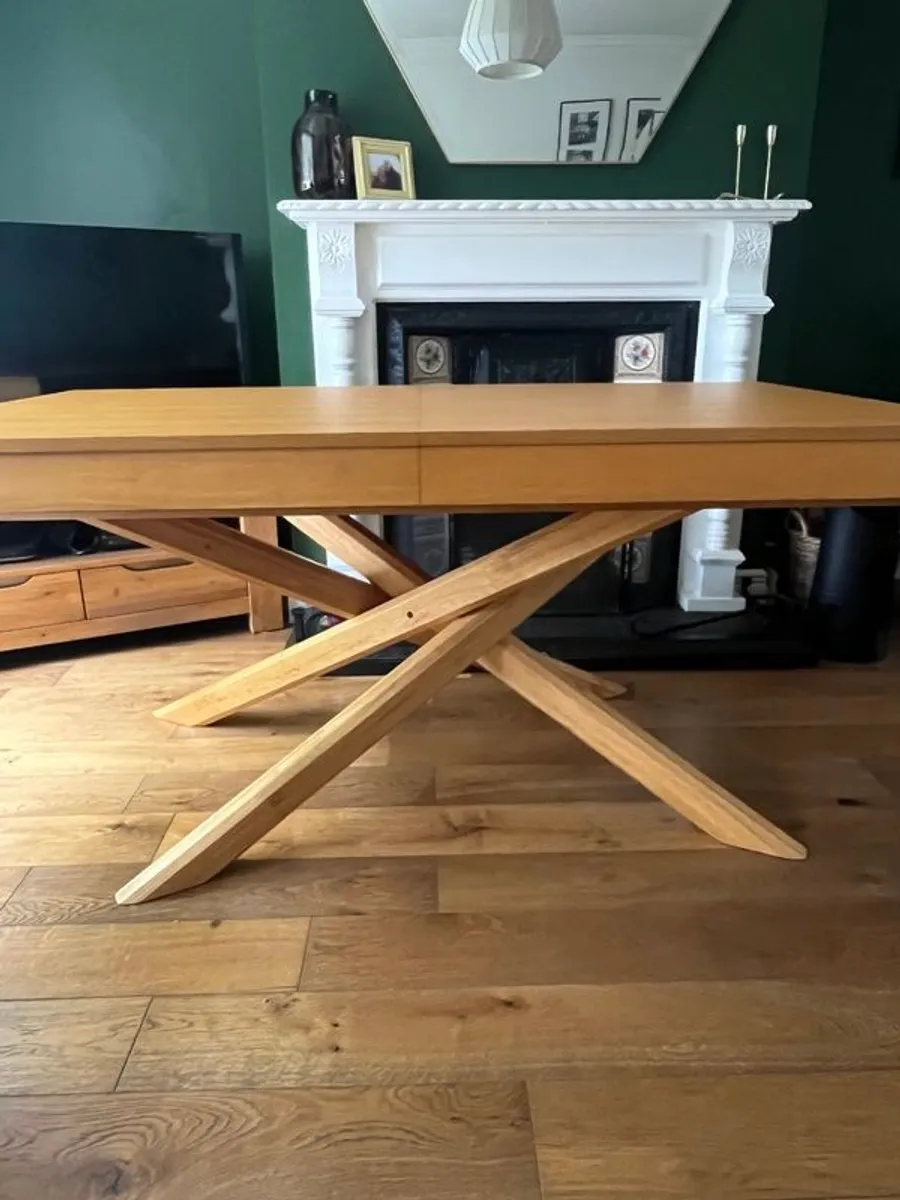 Brand new Laura James oak dining table - Image 1
