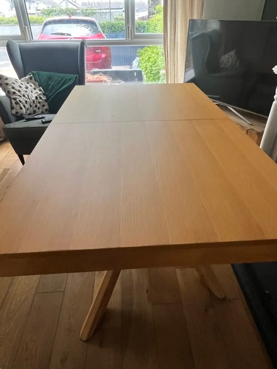 Brand new Laura James oak dining table - Image 2