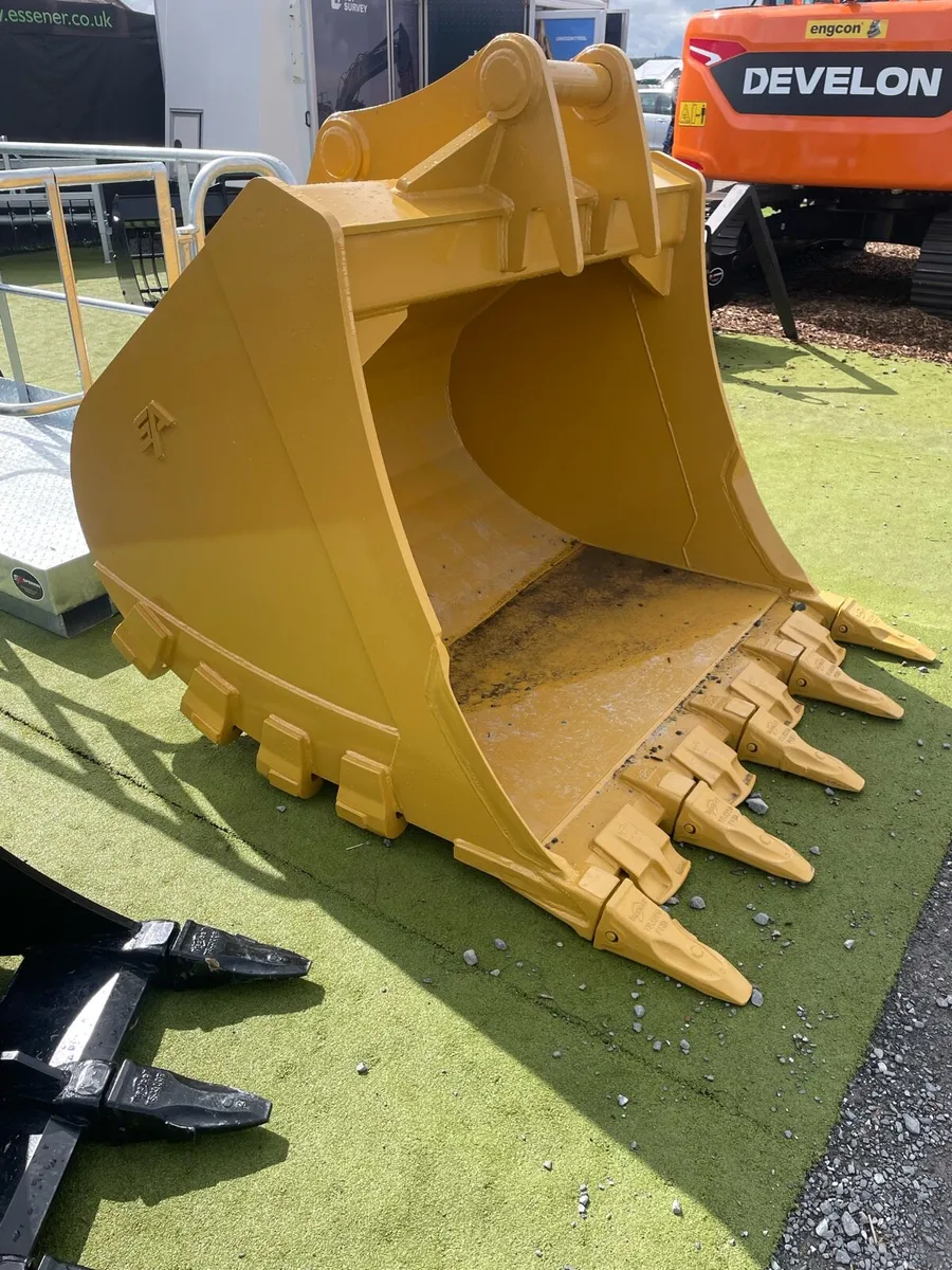 5ft rock digging bucket - Image 1