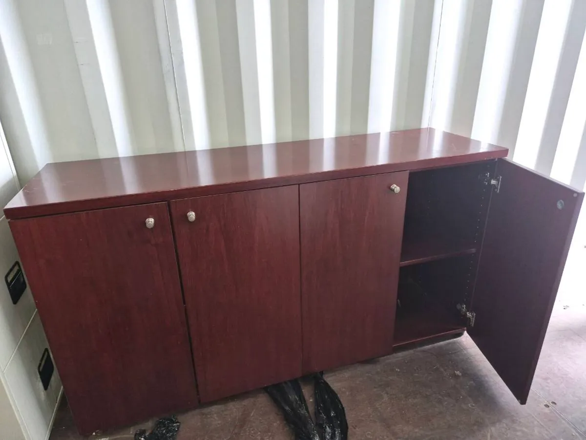 Boardroom Table with leather chairs - Image 3