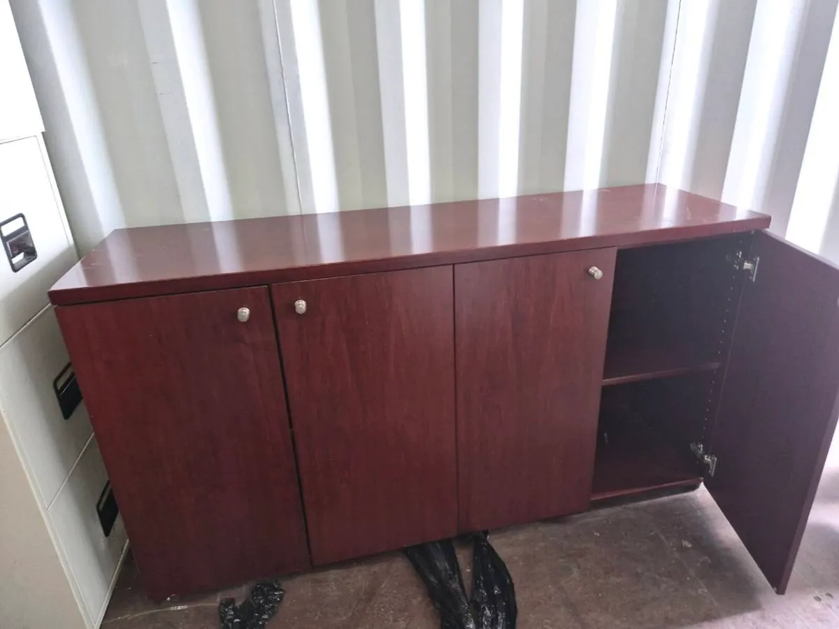 Boardroom Table with leather chairs - Image 4