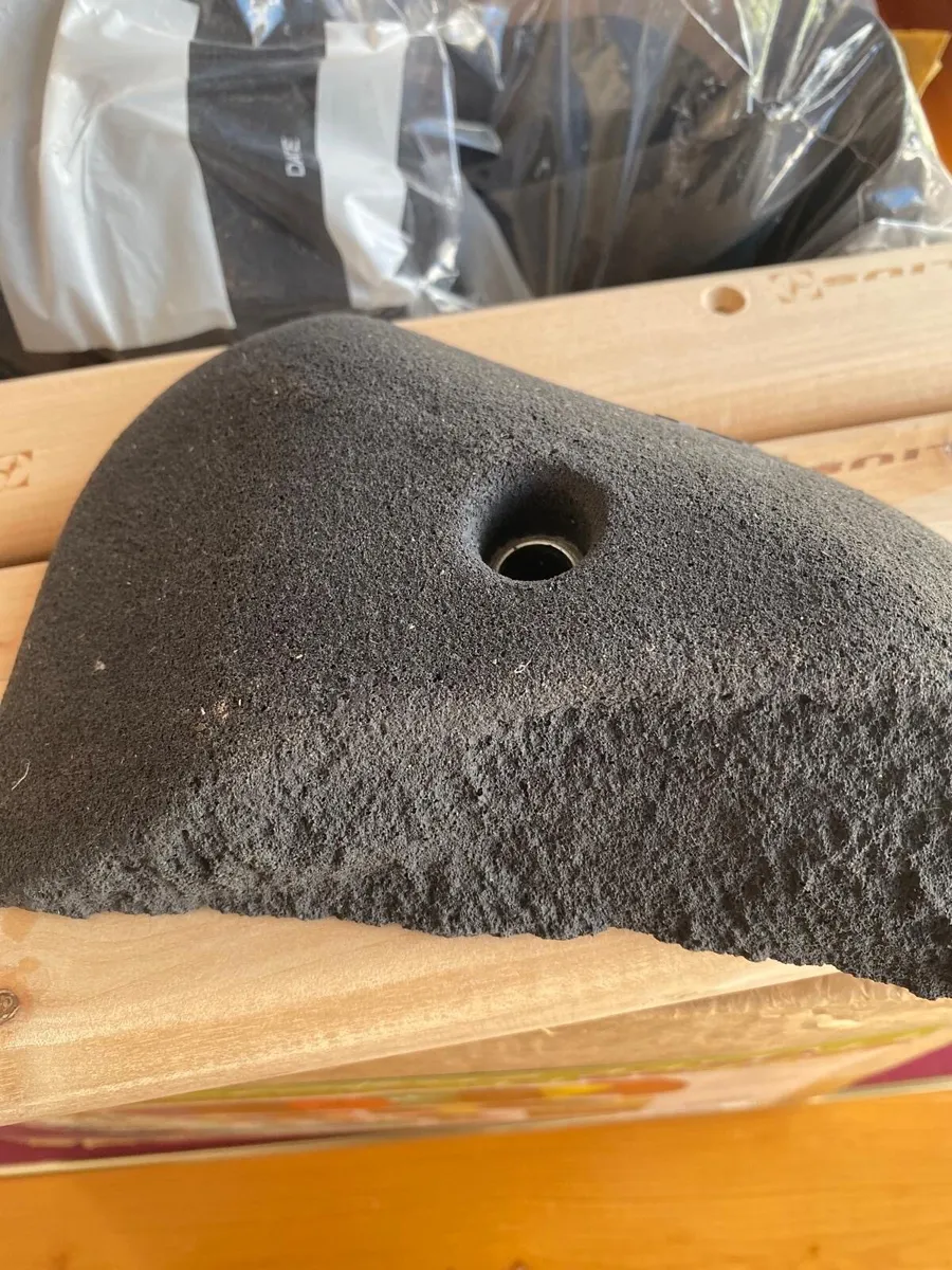 Climbing wall holds and grips - Image 3