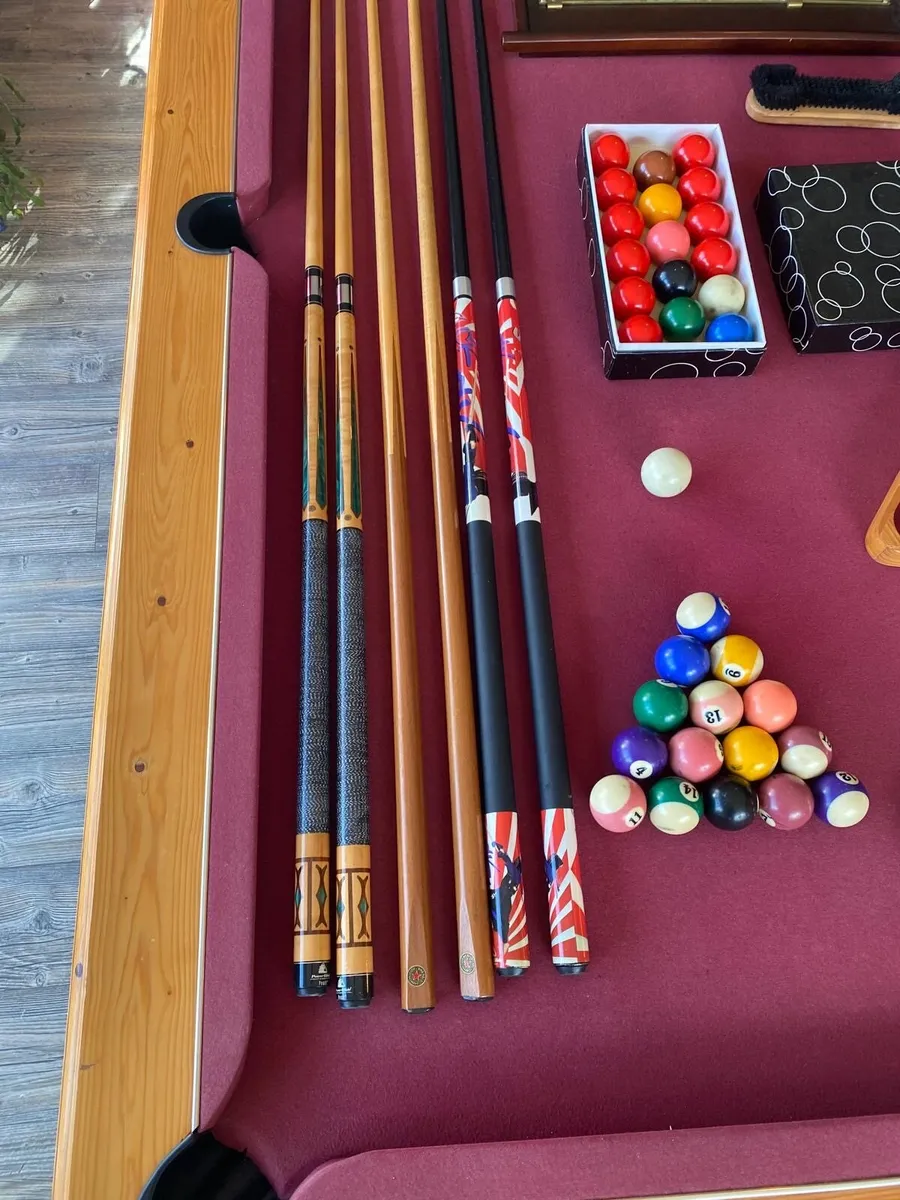 Pool table - Image 1