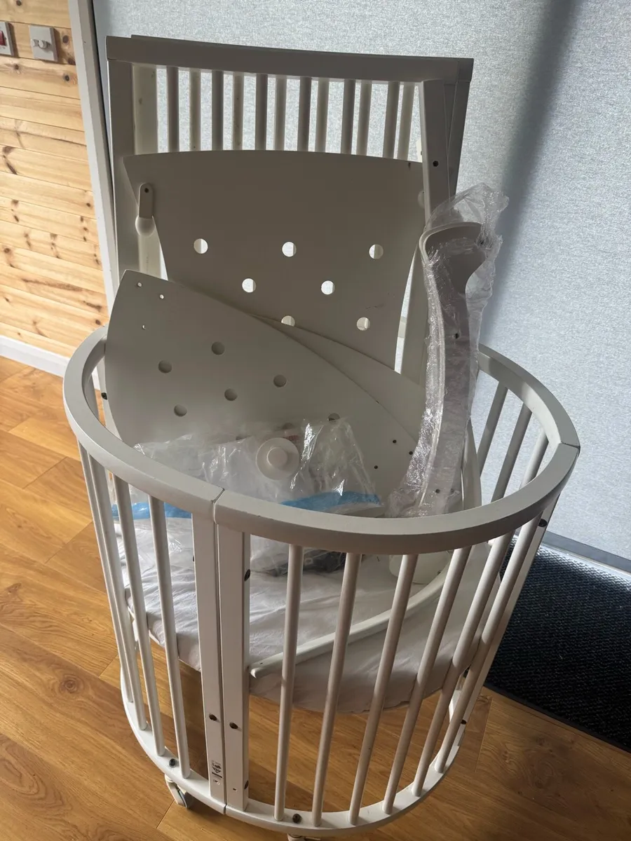 Cot/Bed - Image 1