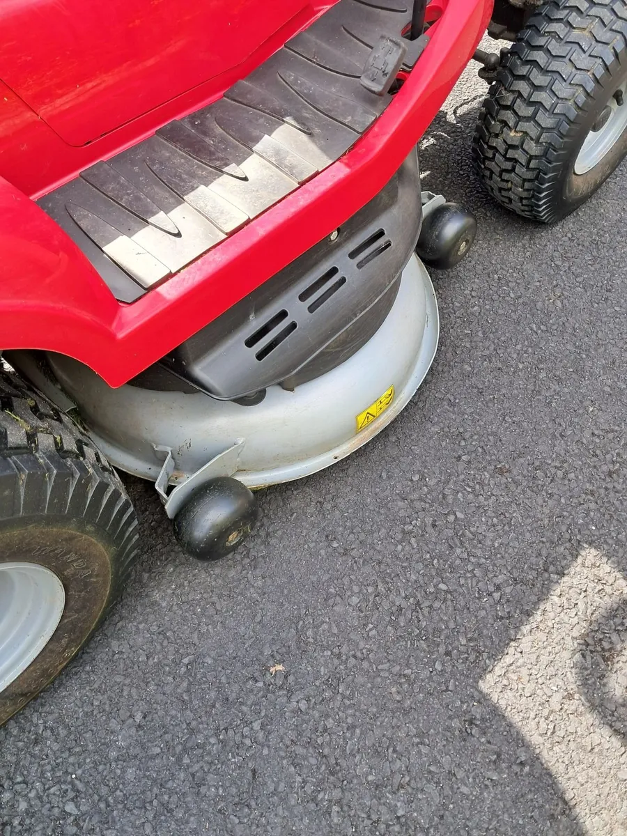 Ride on lawnmower - Image 2