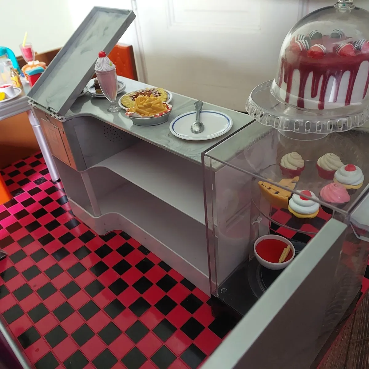 Doll restaurant cafe diner  my generation - Image 3