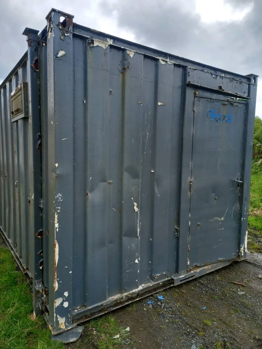 Site toilet - Image 1