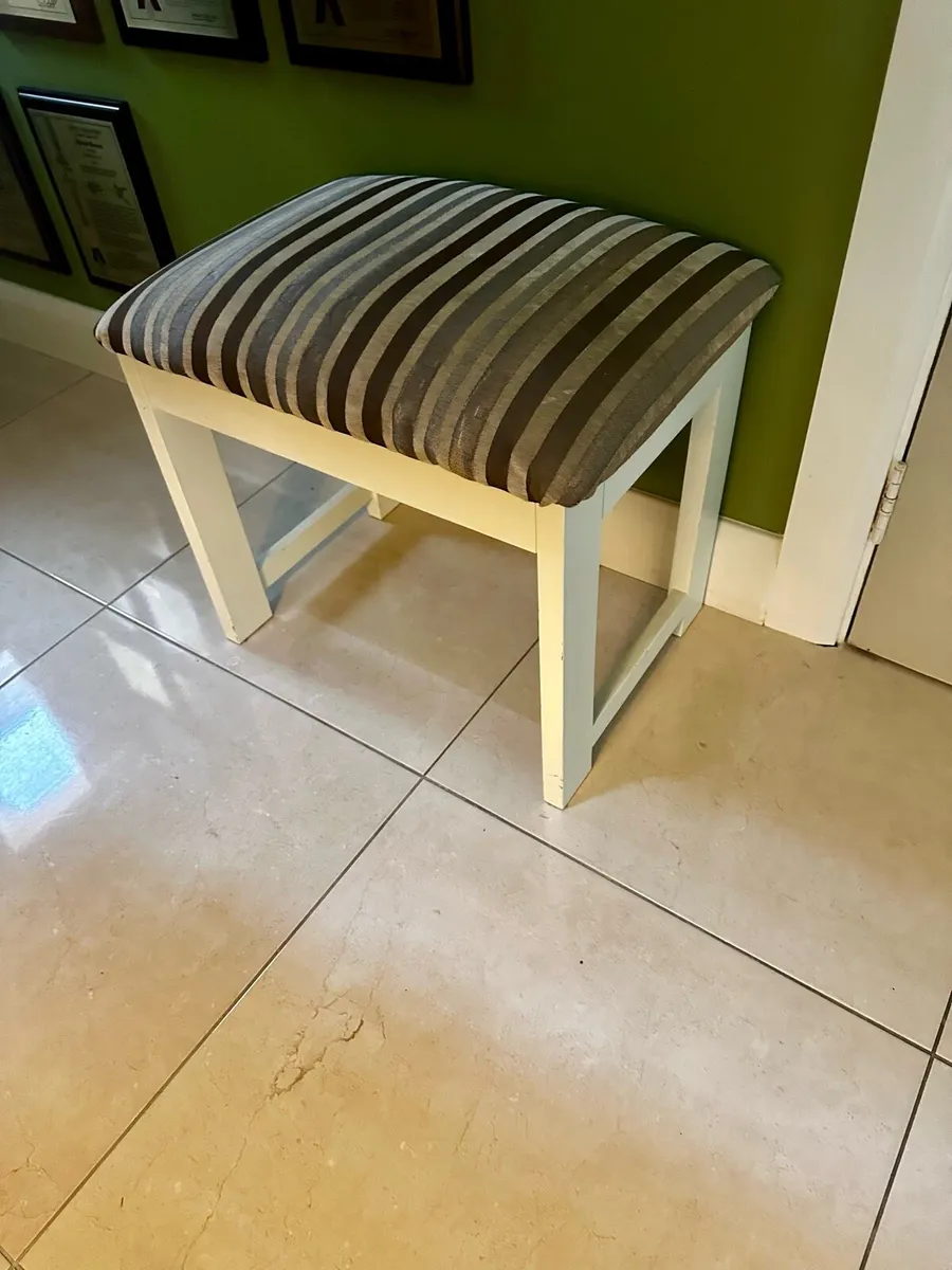 Padded stool - Image 1
