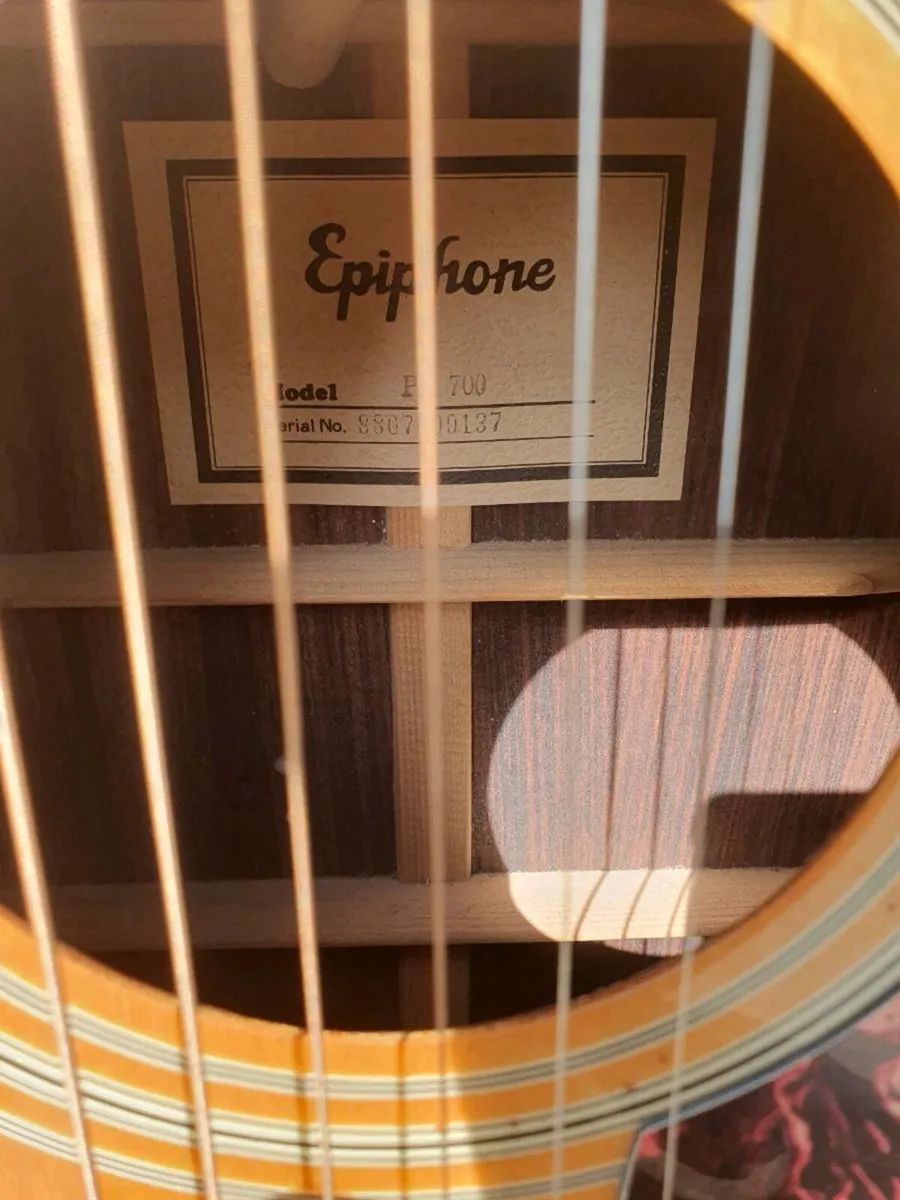 Vintage epiphone acoustic - Image 3