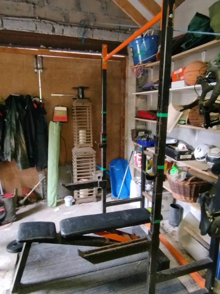 Old school squat rack, bench and weights - Image 2