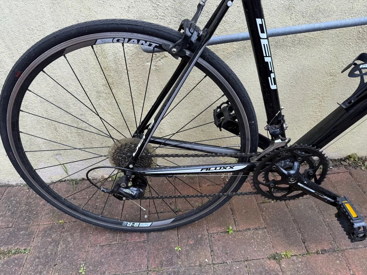 Giant Aluxx Defy Road Bike with Carbon fork - Image 2