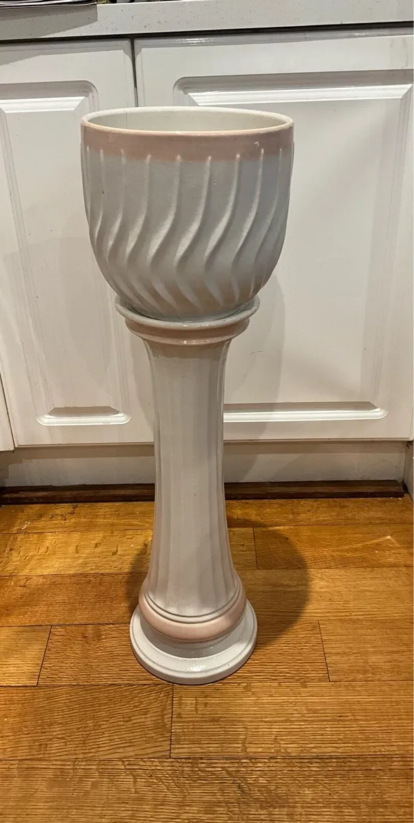 Jardiniere with Ribbed Pot & Matching Stand - Image 3