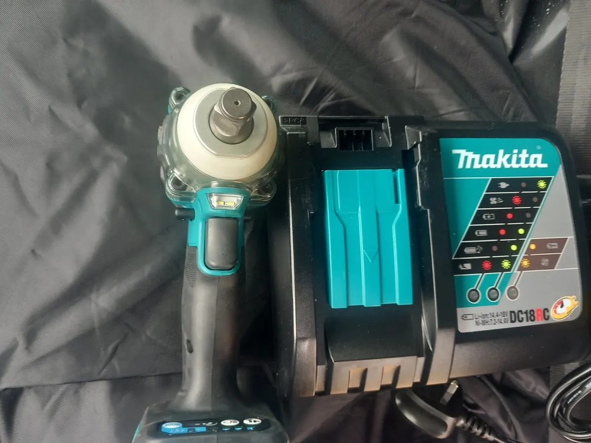 New makita 18V impact wrench DTW300 - Image 3