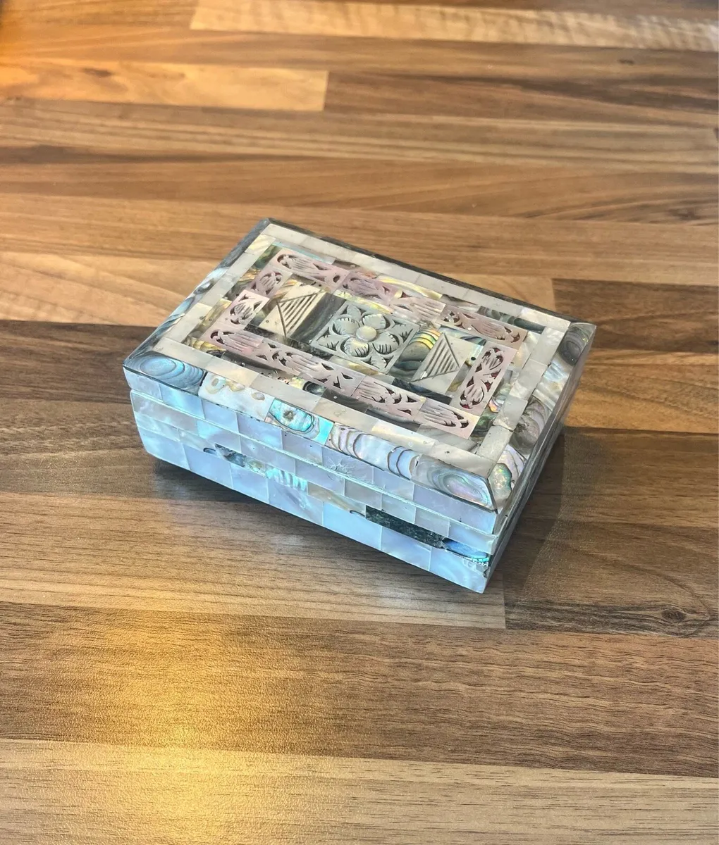 Vintage Bethlehem Mother of Pearl Jewellery Box - Image 1