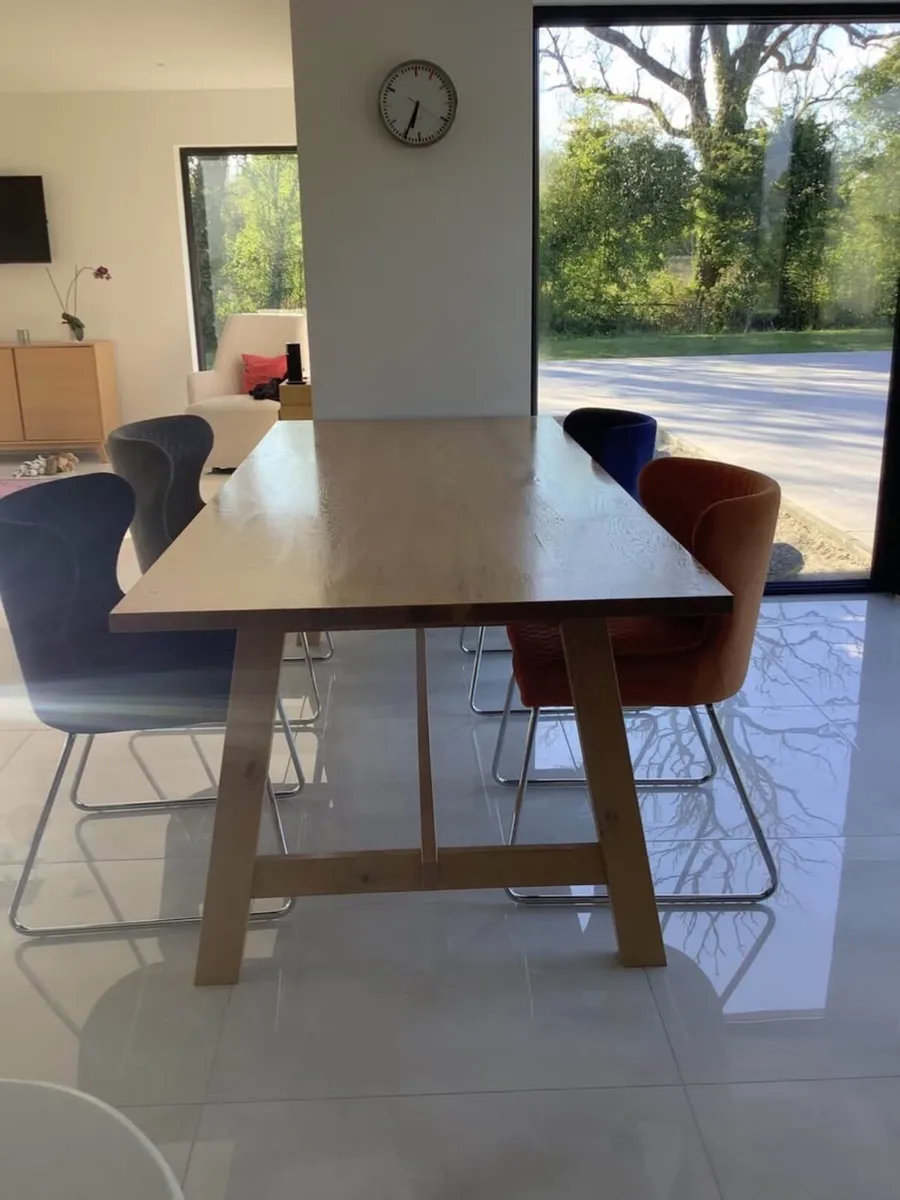 Dining table - Image 1