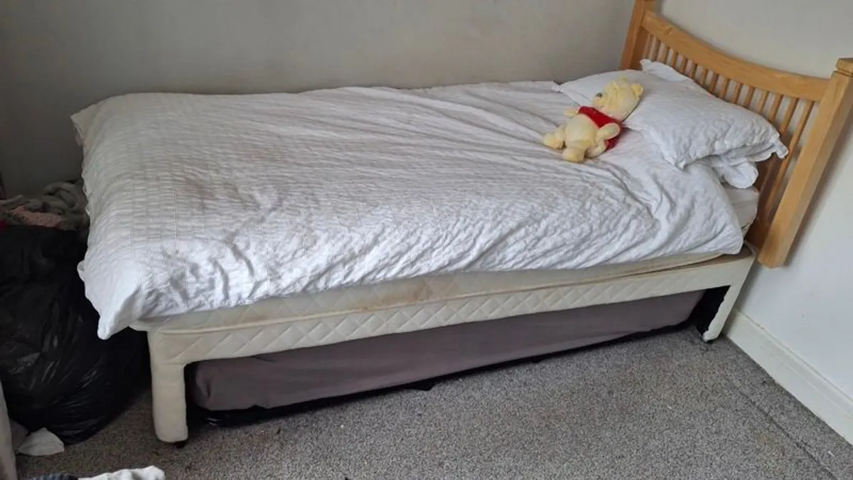 Single bed coverts to double. - Image 2