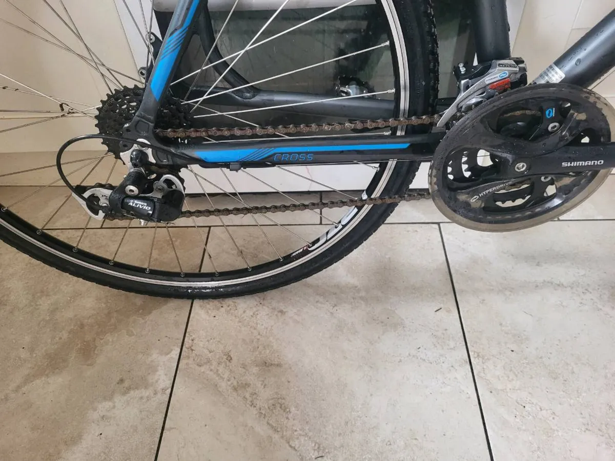 Xl Hybrid bike (LIKE NEW) - Image 2