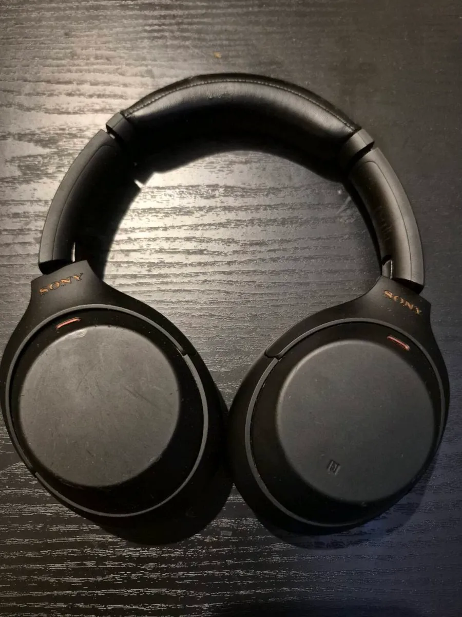 Sony XM4 headphones - Image 1