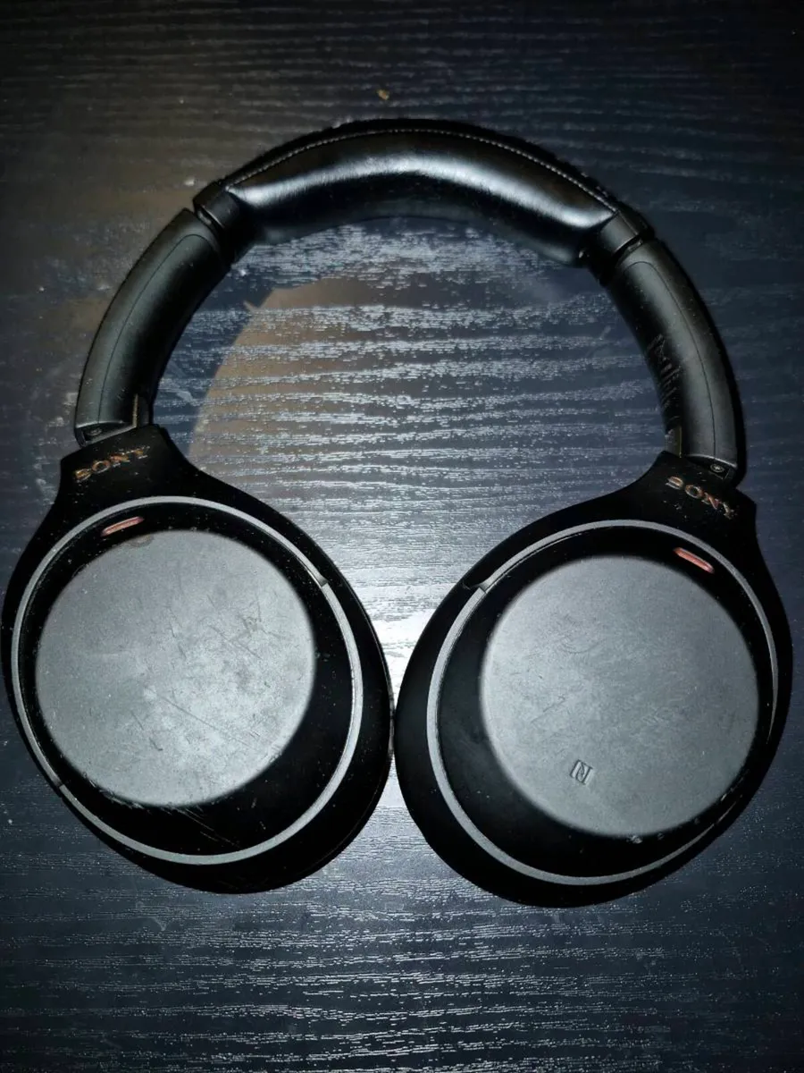 Sony XM4 headphones - Image 2