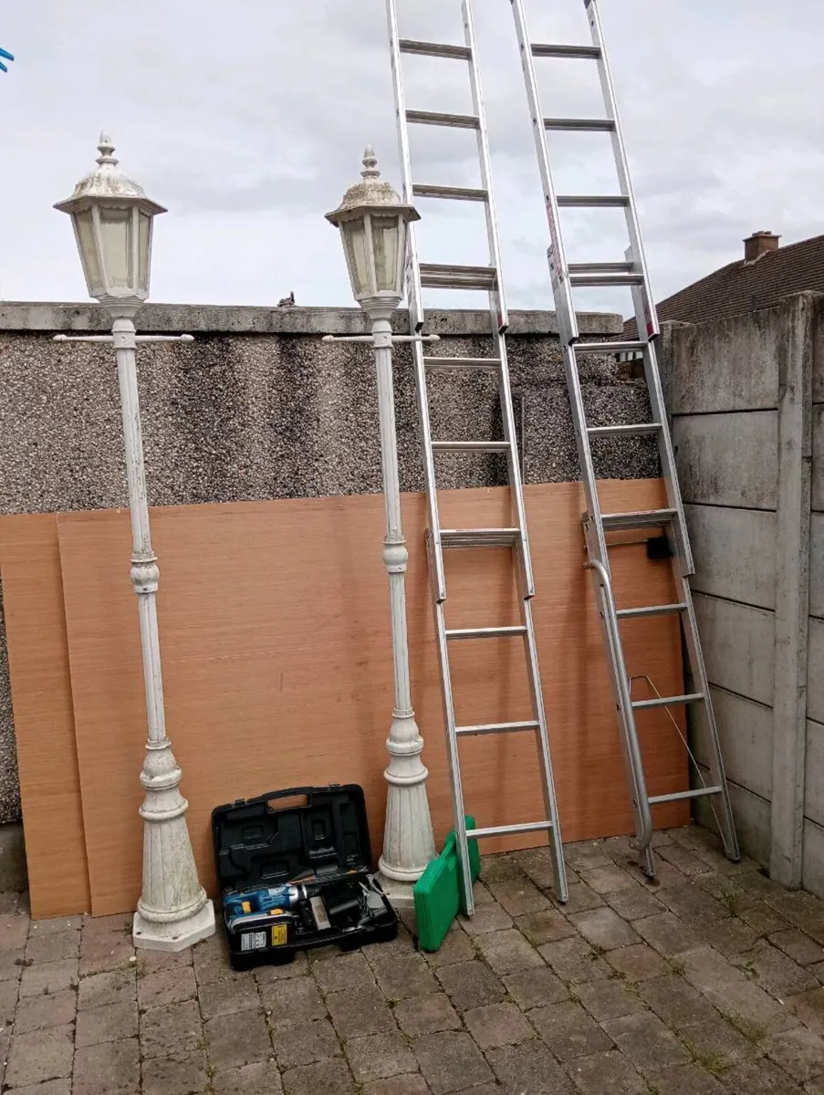 2 out door lamps  ladders - Image 3