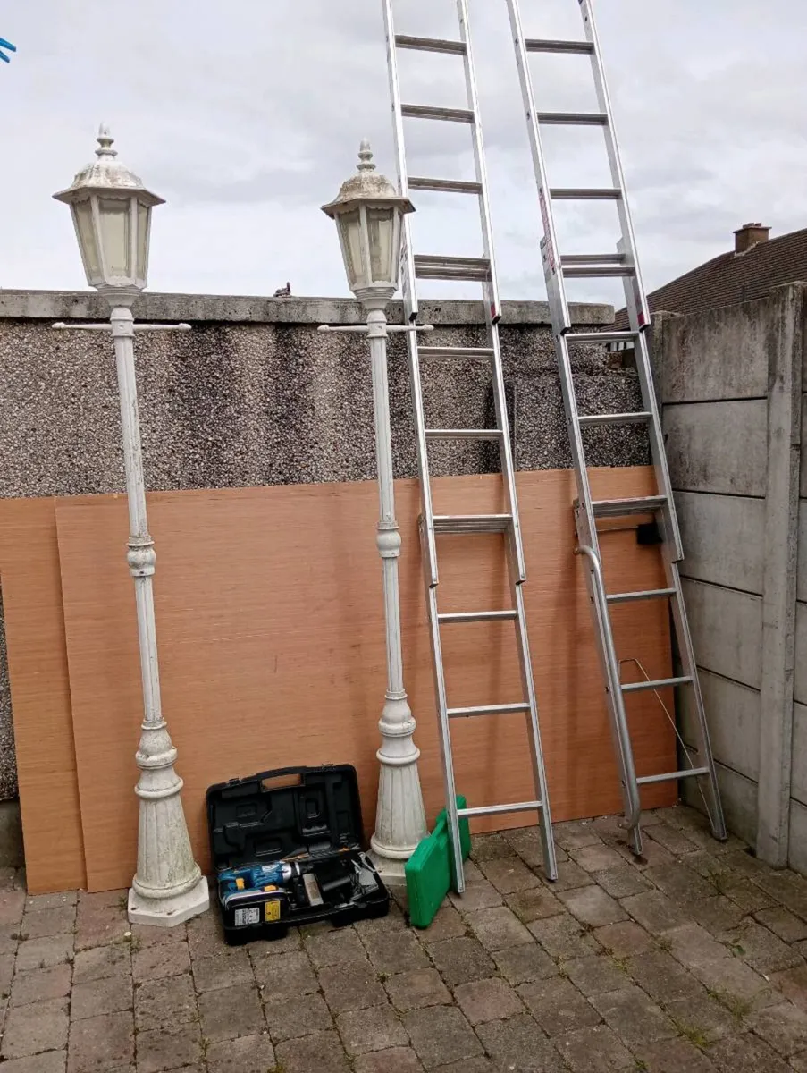 2 out door lamps  ladders - Image 4