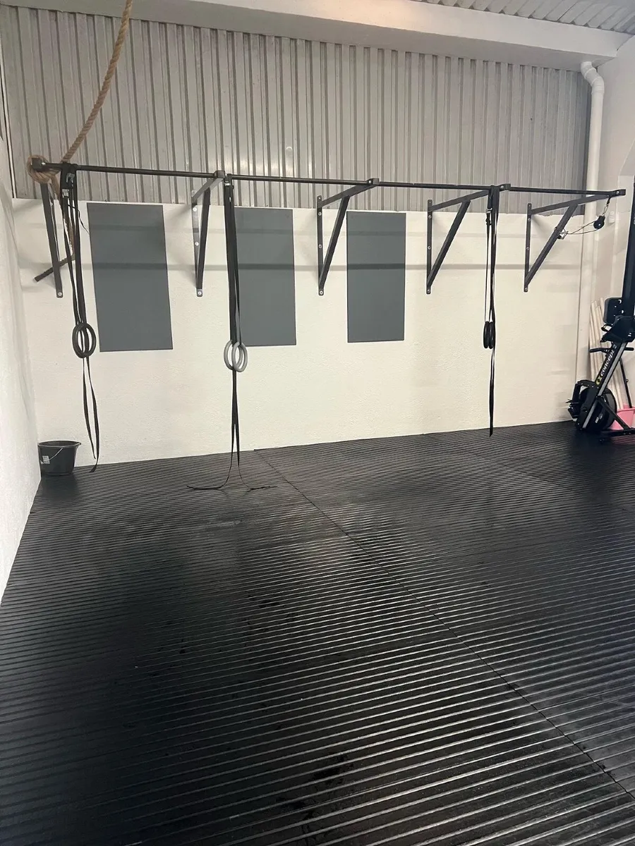 Wall Mounted Squat Rack Rigs and Pull Up Bars - Image 2