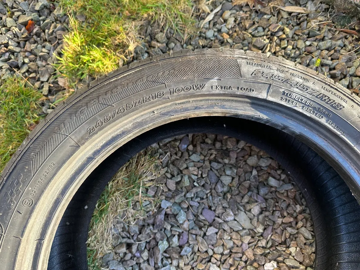 Tyre, almost new - Image 2