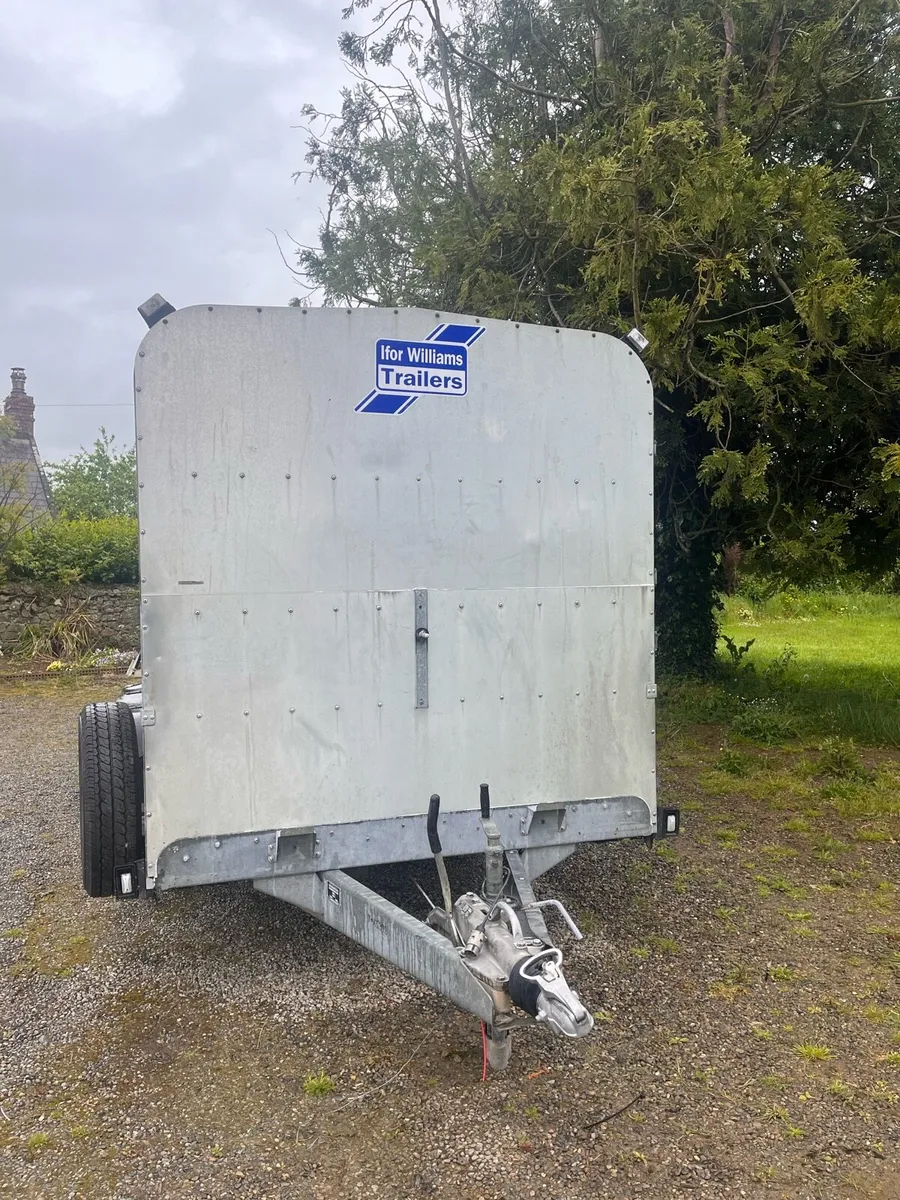 Ifor Williams TriAxel Cattlebox - Image 2