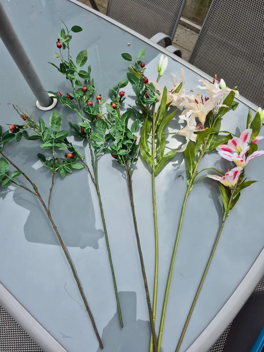 Tall heavy Glass and artificial flowers with bag o - Image 4