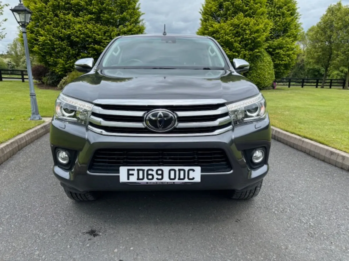 Toyota Hilux 2020 - Image 2