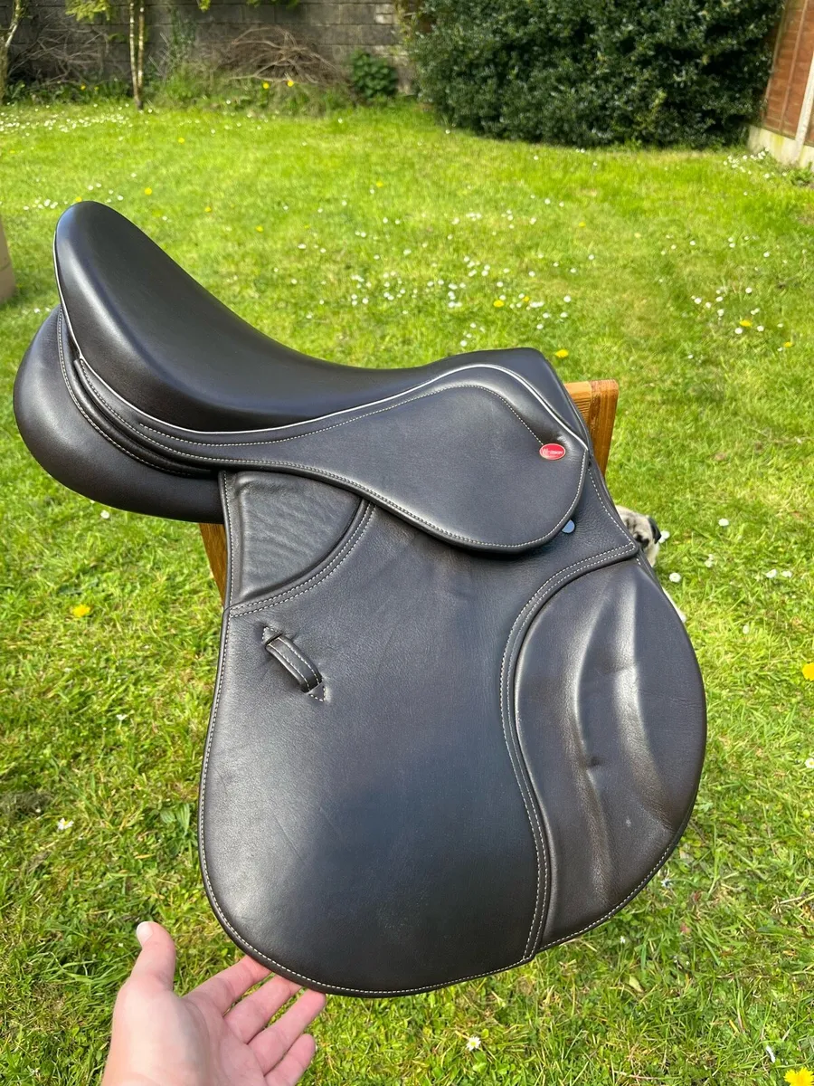 John Whitaker Overton Jump Saddle - Image 1