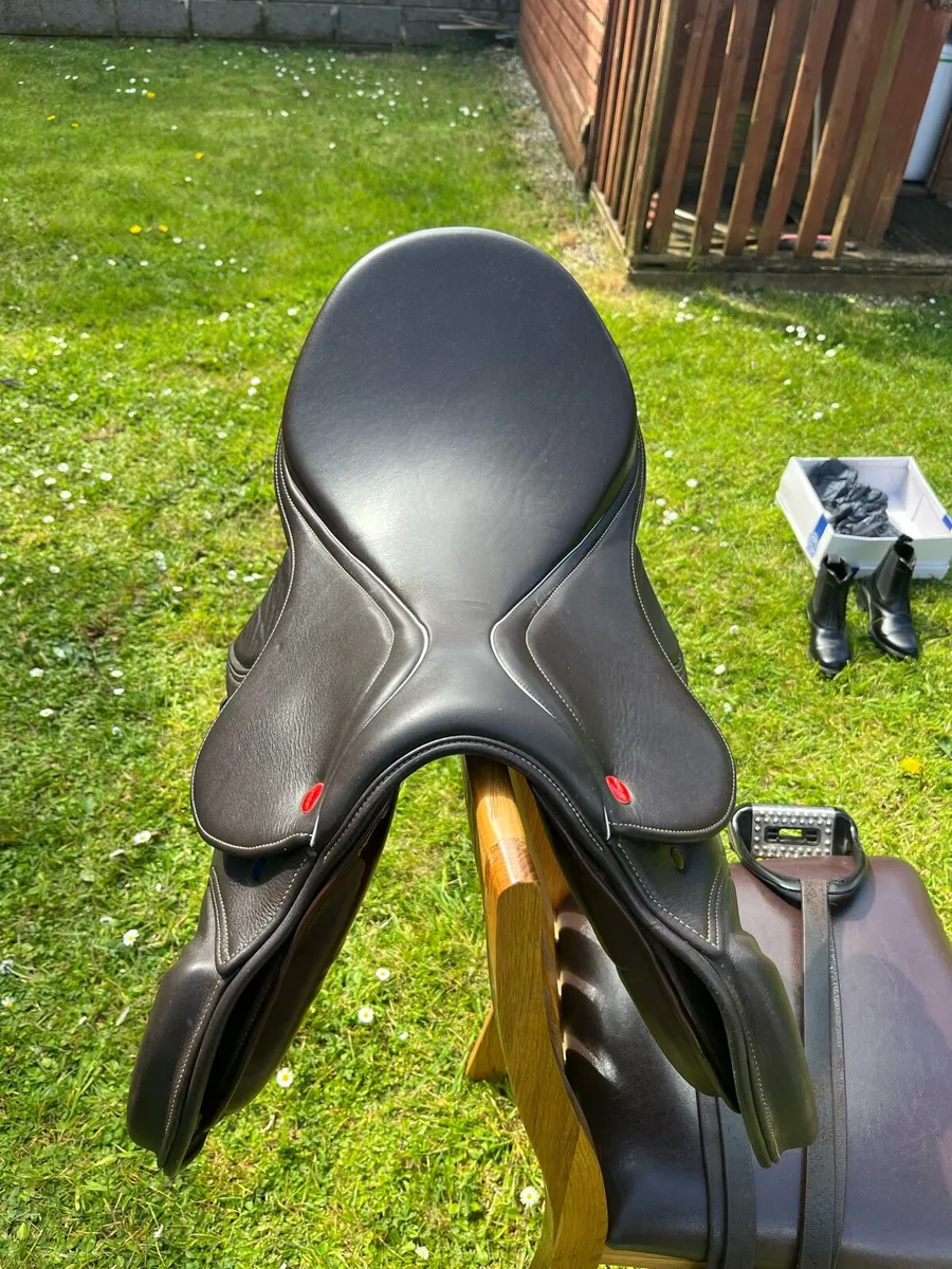 John Whitaker Overton Jump Saddle - Image 3