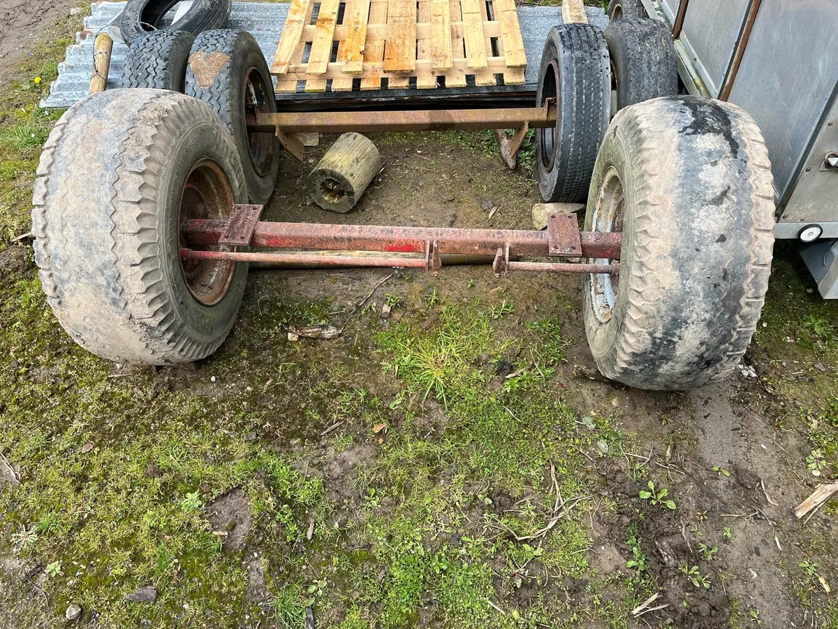Axles and wheels - Image 1