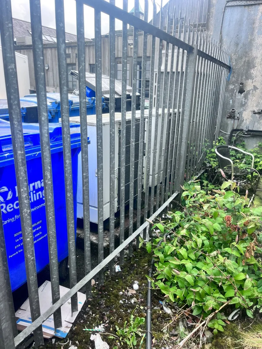 Palisade Fencing - Image 1