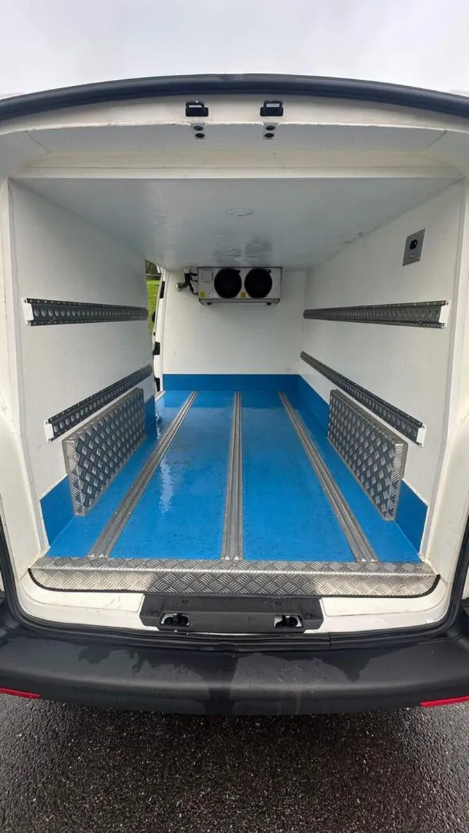 2021 Volkswagen Transporter Refrigerated Van - Image 2