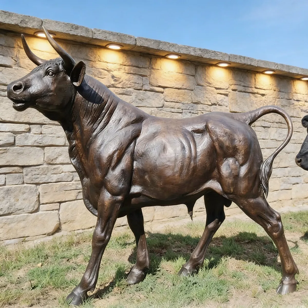 Life size Bronze bull statue - Image 1