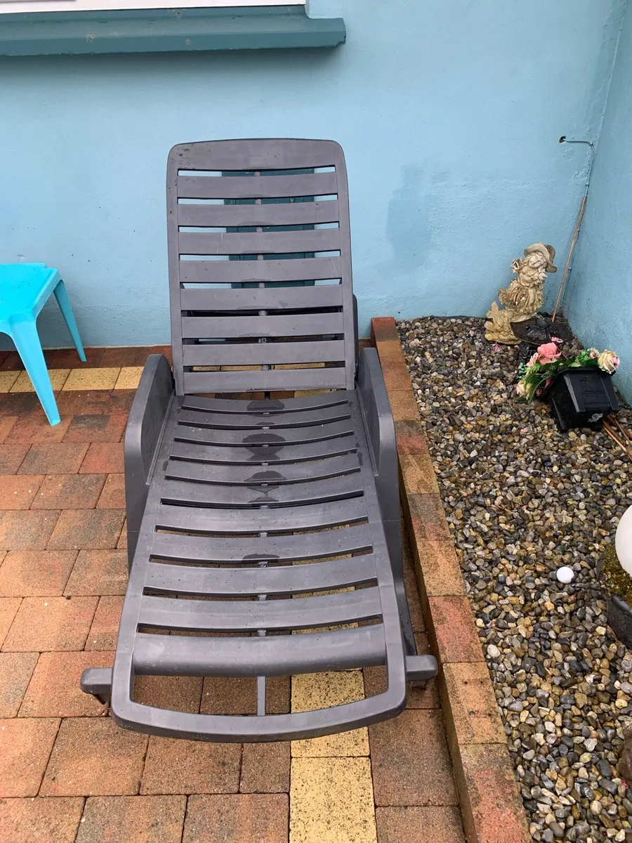 Lounge chair - Image 1