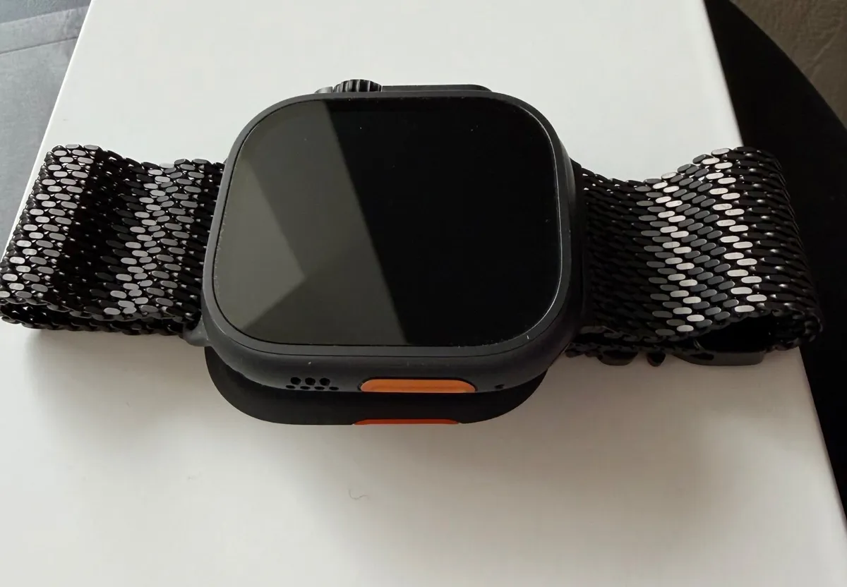 Apple Watch Ultra 2 49mm Black Titanium - Image 3