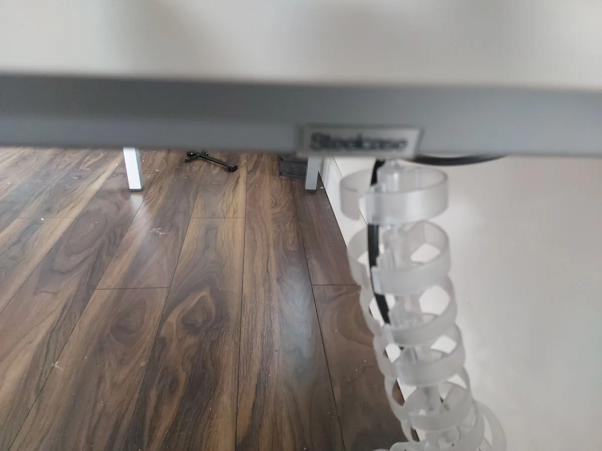 Work desk - Image 2