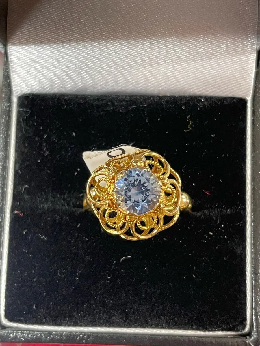 18k gold blue stone ring. - Image 1