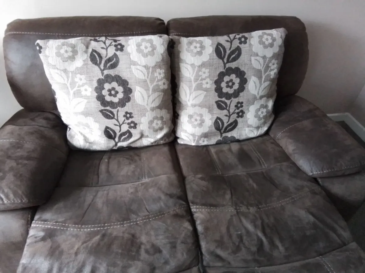 Sofa 2 seater recliner - Image 4