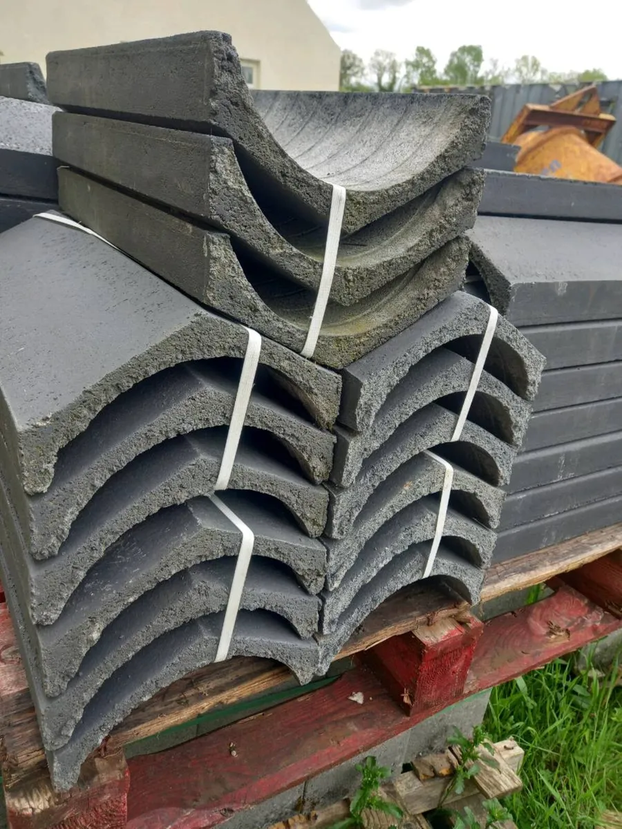10paletts of  roof tiles plus matching ridges - Image 4